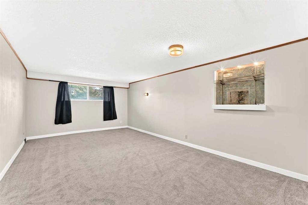 6329 Centre Street Nw, Calgary, AB - Indoor Photo Showing Other Room