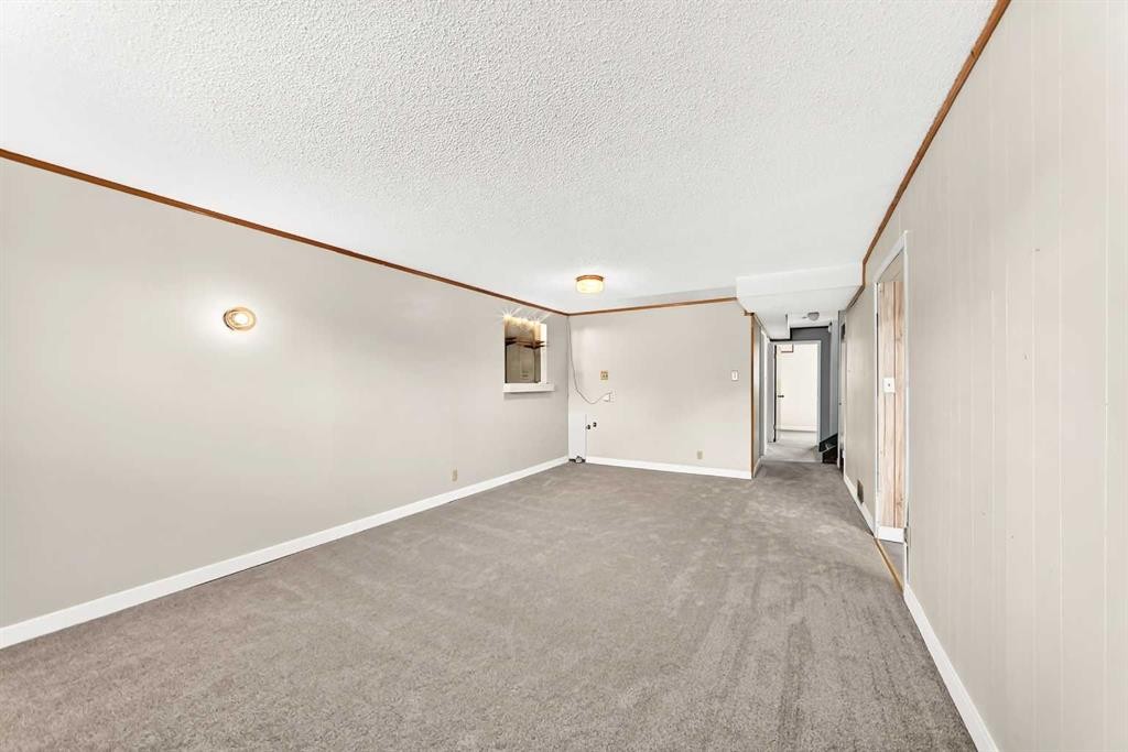 6329 Centre Street Nw, Calgary, AB - Indoor Photo Showing Other Room