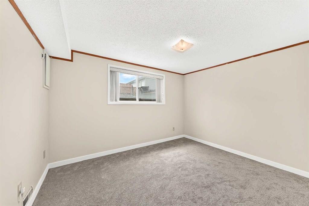 6329 Centre Street Nw, Calgary, AB - Indoor Photo Showing Other Room
