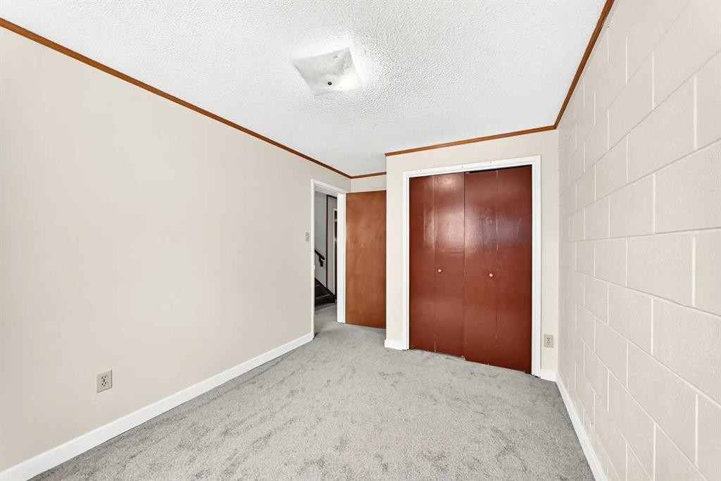 6329 Centre Street Nw, Calgary, AB - Indoor Photo Showing Other Room