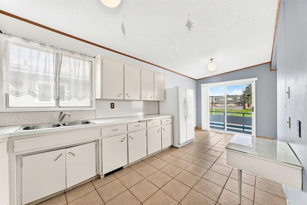 6329 Centre Street Nw, Calgary, AB - Indoor Photo Showing Kitchen With Double Sink