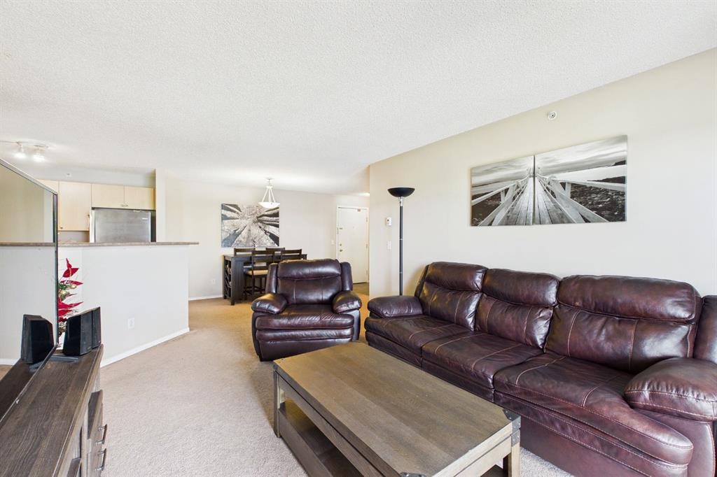 2305-2371 Eversyde Avenue Sw, Calgary, AB - Indoor Photo Showing Living Room