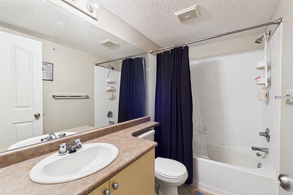 2305-2371 Eversyde Avenue Sw, Calgary, AB - Indoor Photo Showing Bathroom