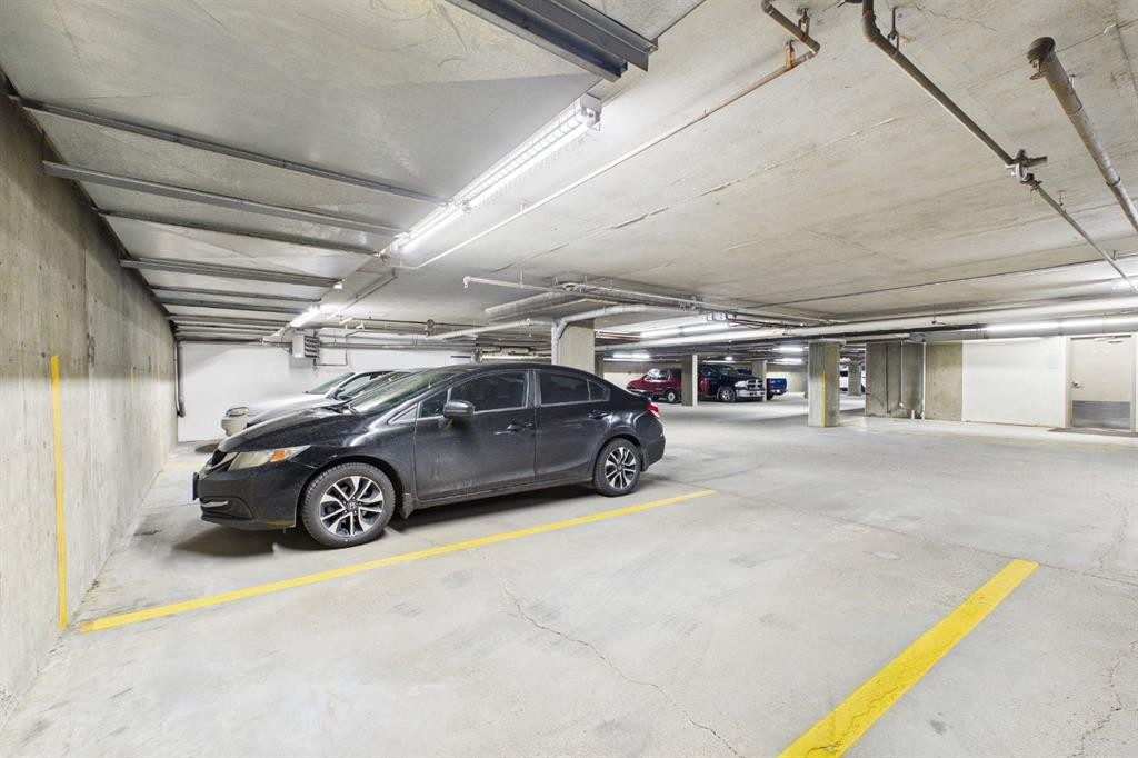 2305-2371 Eversyde Avenue Sw, Calgary, AB - Indoor Photo Showing Garage