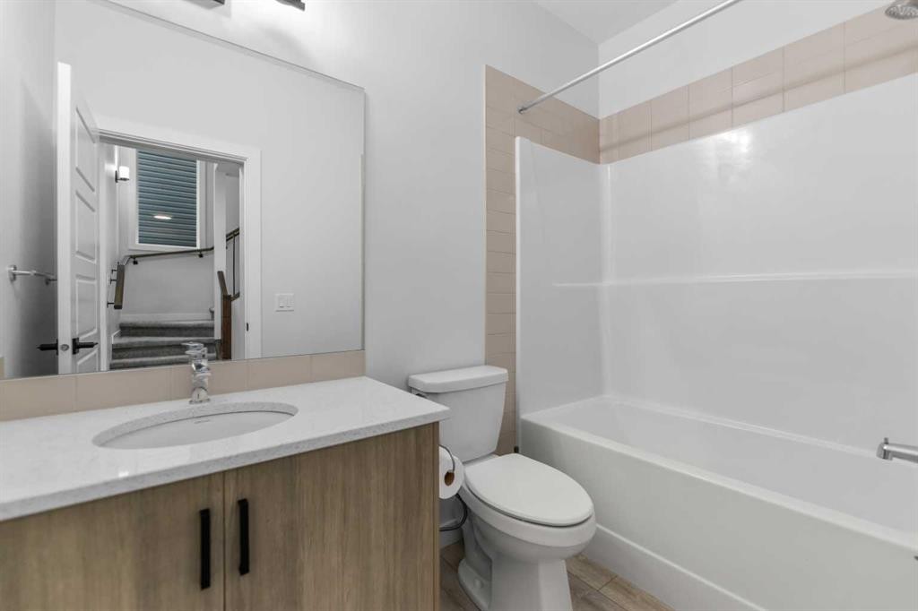150 Ambleton Drive Nw, Calgary, AB - Indoor Photo Showing Bathroom