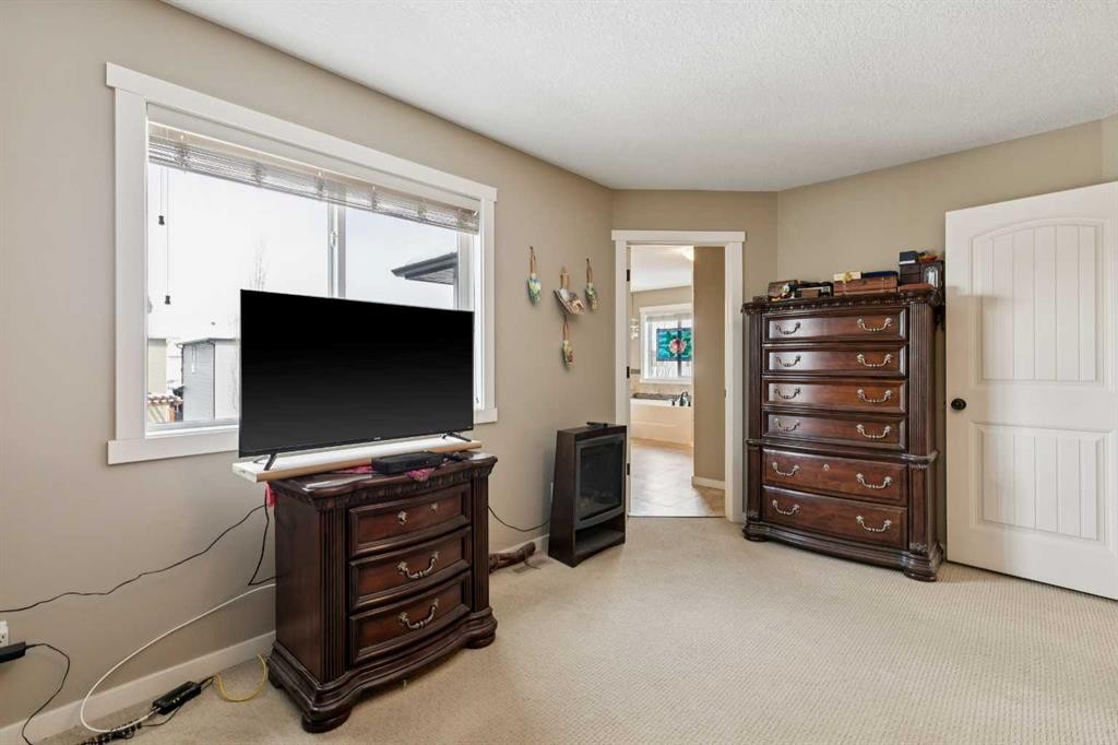 23 Kingston View Se, Airdrie, AB