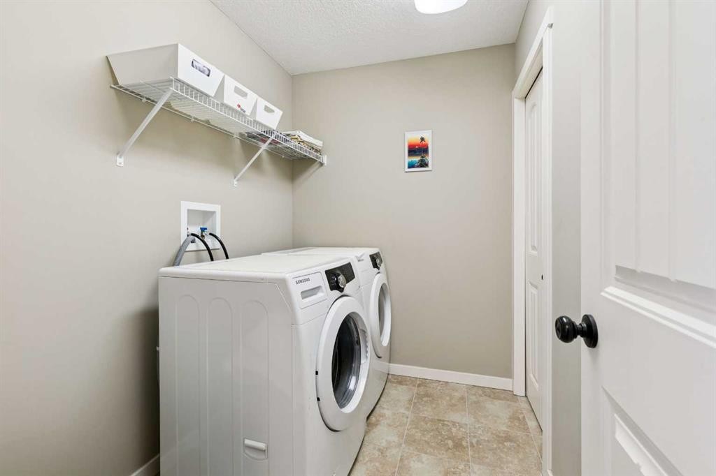 23 Kingston View Se, Airdrie, AB
