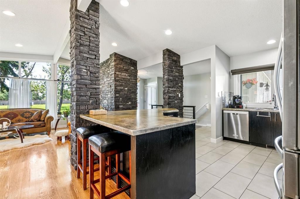 724 Willacy Drive Se, Calgary, AB