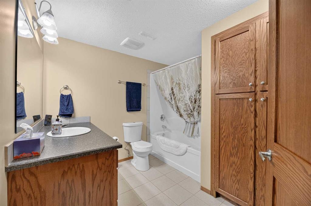 10 Vantage Crescent, Olds, AB