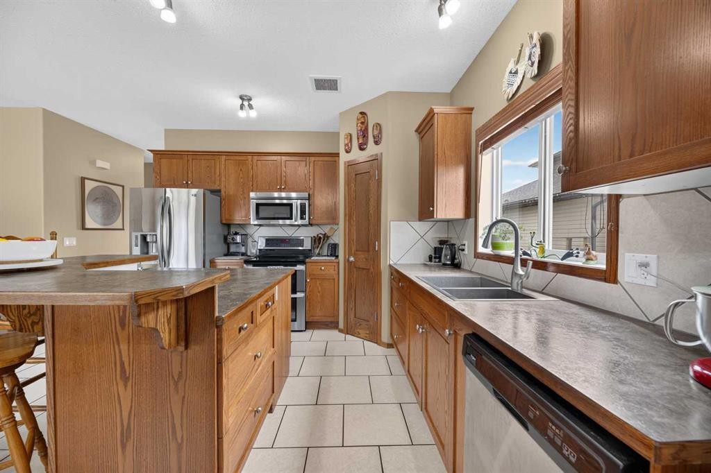 10 Vantage Crescent, Olds, AB