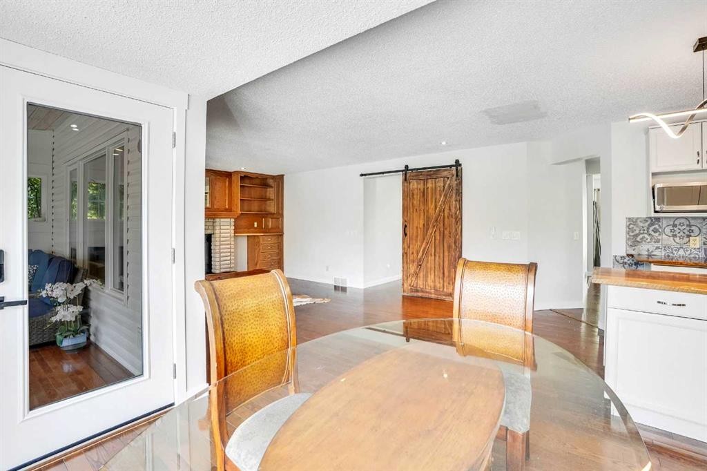 73 Riverview Close Se, Calgary, AB - Indoor Photo Showing Kitchen