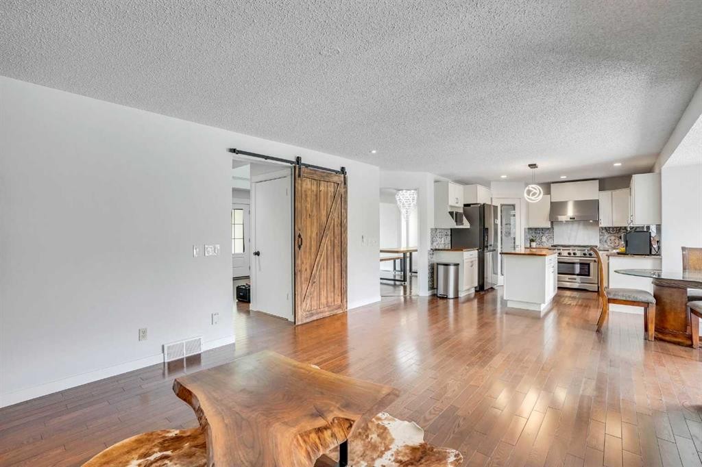 73 Riverview Close Se, Calgary, AB - Indoor