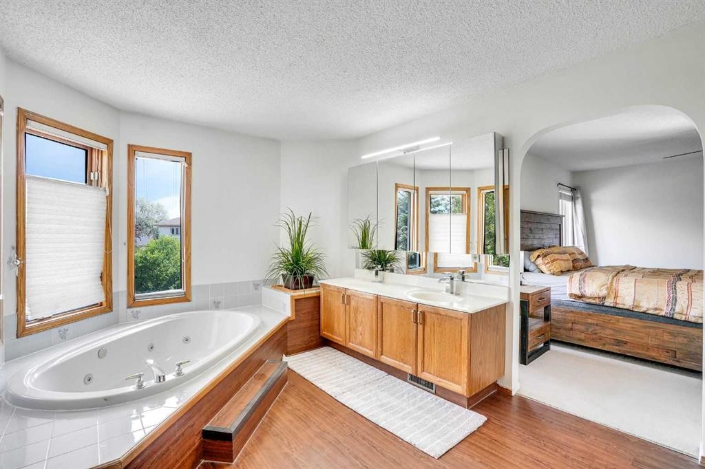 73 Riverview Close Se, Calgary, AB - Indoor Photo Showing Bathroom