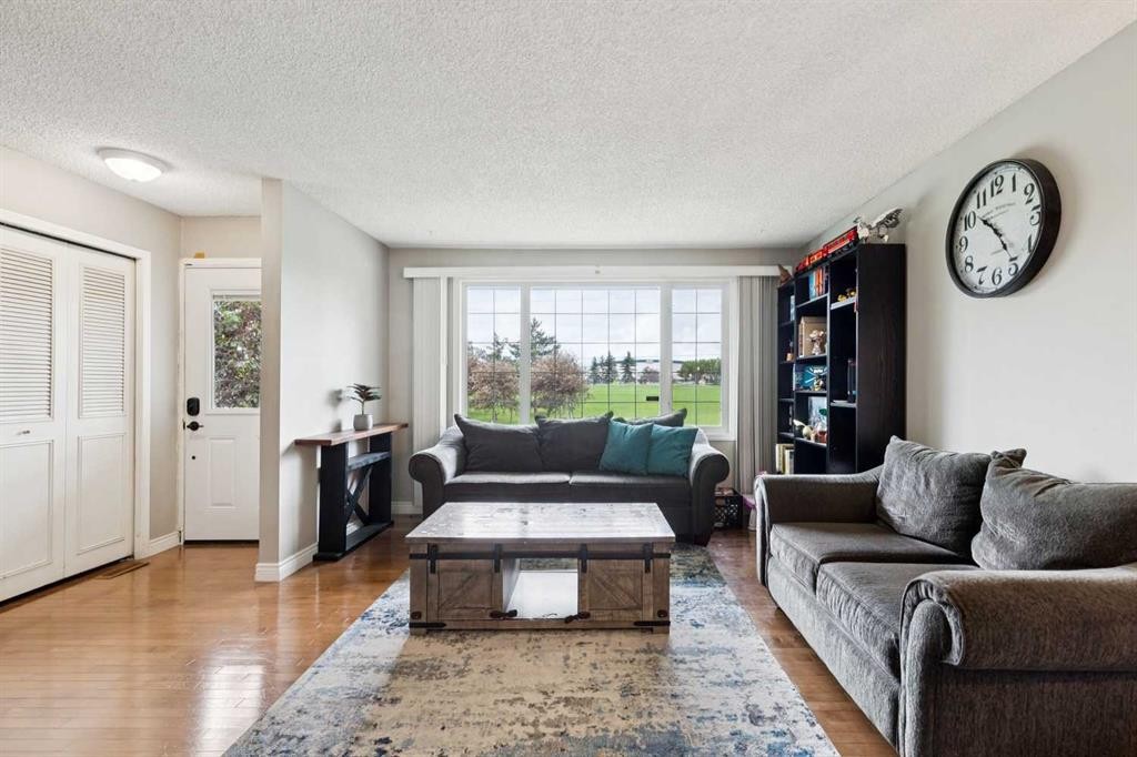 4387 Dovercrest Drive Se, Calgary, AB