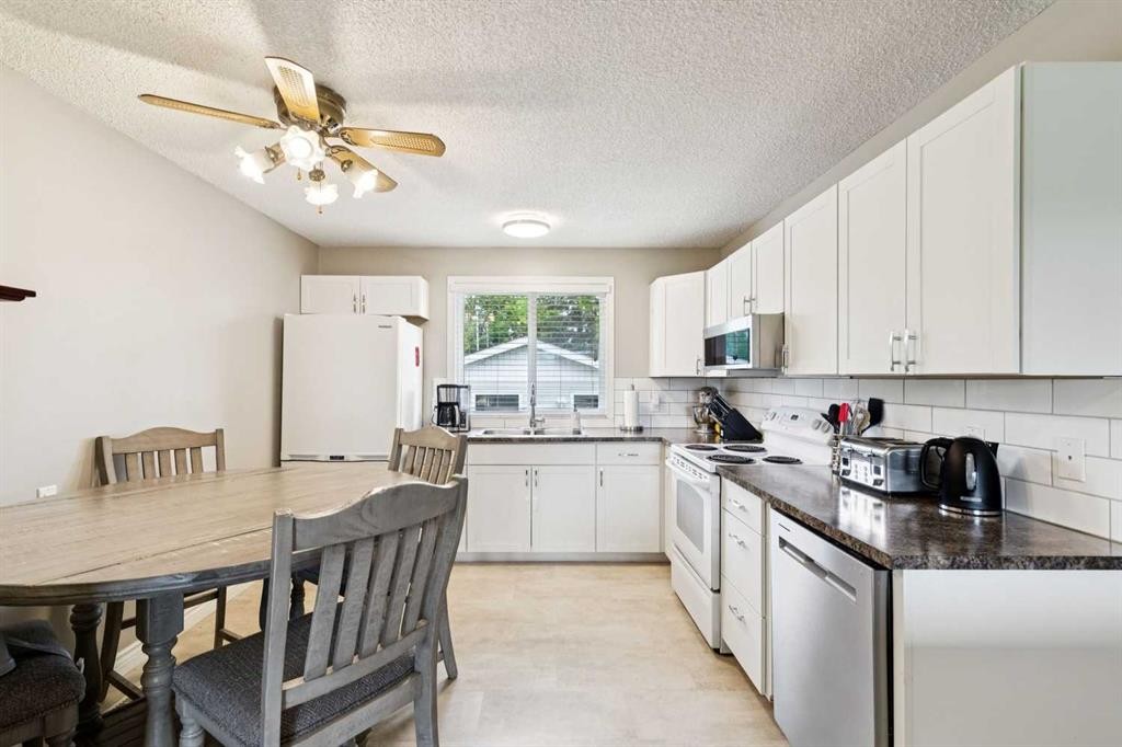 4387 Dovercrest Drive Se, Calgary, AB