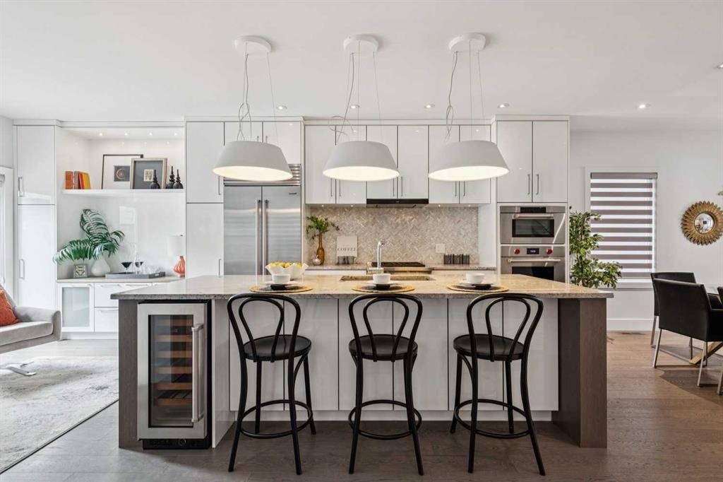 911 18 Avenue Sw, Calgary, AB - Indoor Photo Showing Kitchen With Upgraded Kitchen