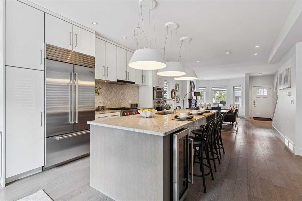 911 18 Avenue Sw, Calgary, AB - Indoor Photo Showing Kitchen With Upgraded Kitchen