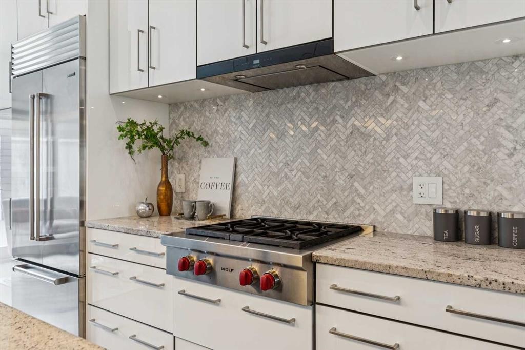 911 18 Avenue Sw, Calgary, AB - Indoor Photo Showing Kitchen