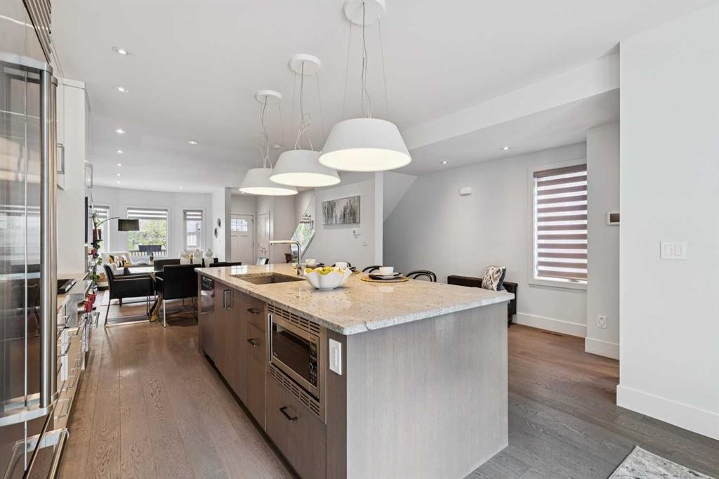 911 18 Avenue Sw, Calgary, AB - Indoor Photo Showing Kitchen With Upgraded Kitchen