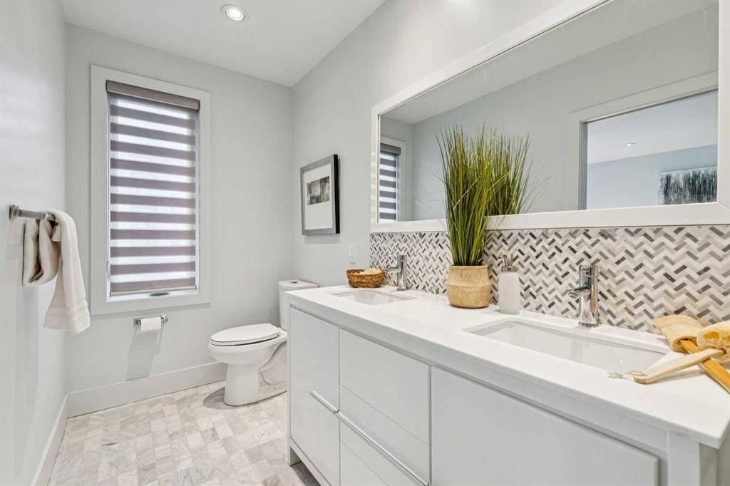 911 18 Avenue Sw, Calgary, AB - Indoor Photo Showing Bathroom