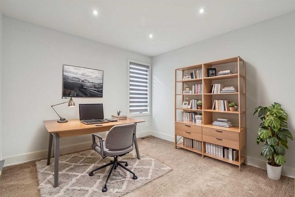 911 18 Avenue Sw, Calgary, AB - Indoor Photo Showing Office