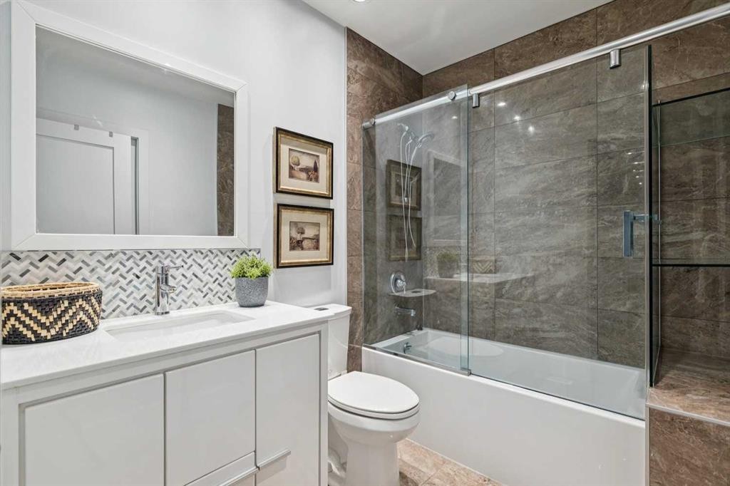 911 18 Avenue Sw, Calgary, AB - Indoor Photo Showing Bathroom