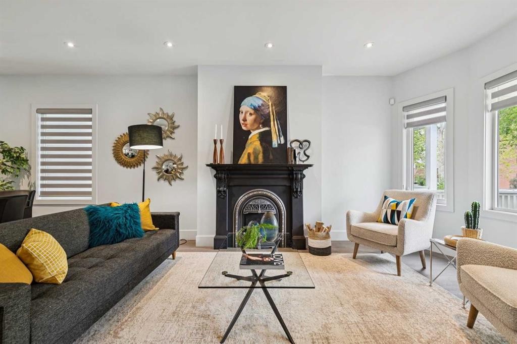 911 18 Avenue Sw, Calgary, AB - Indoor Photo Showing Living Room