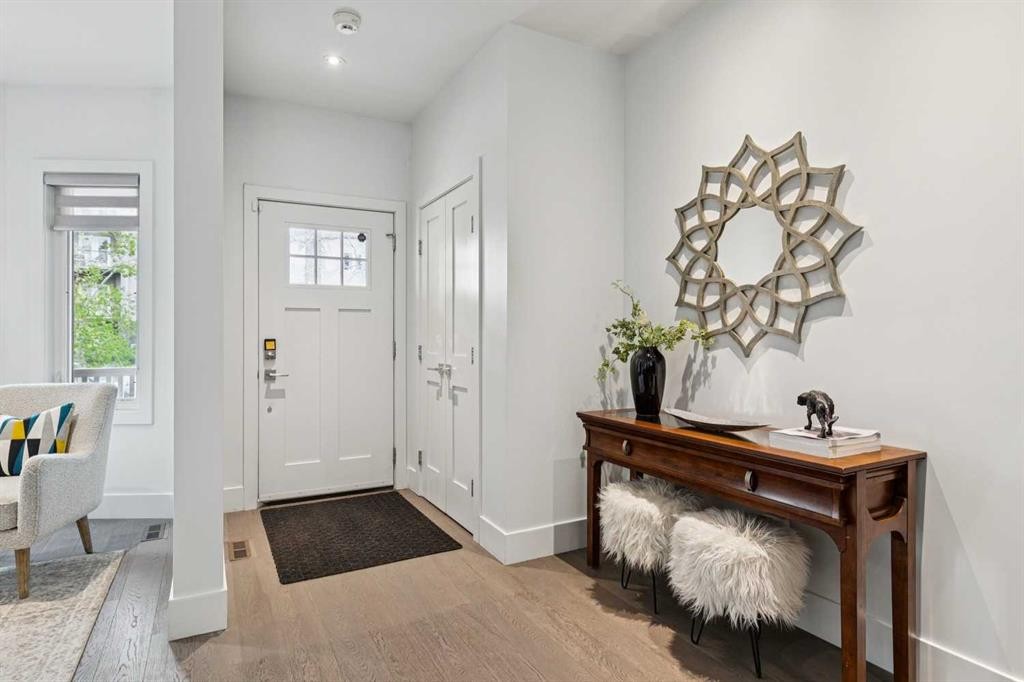 911 18 Avenue Sw, Calgary, AB - Indoor Photo Showing Other Room