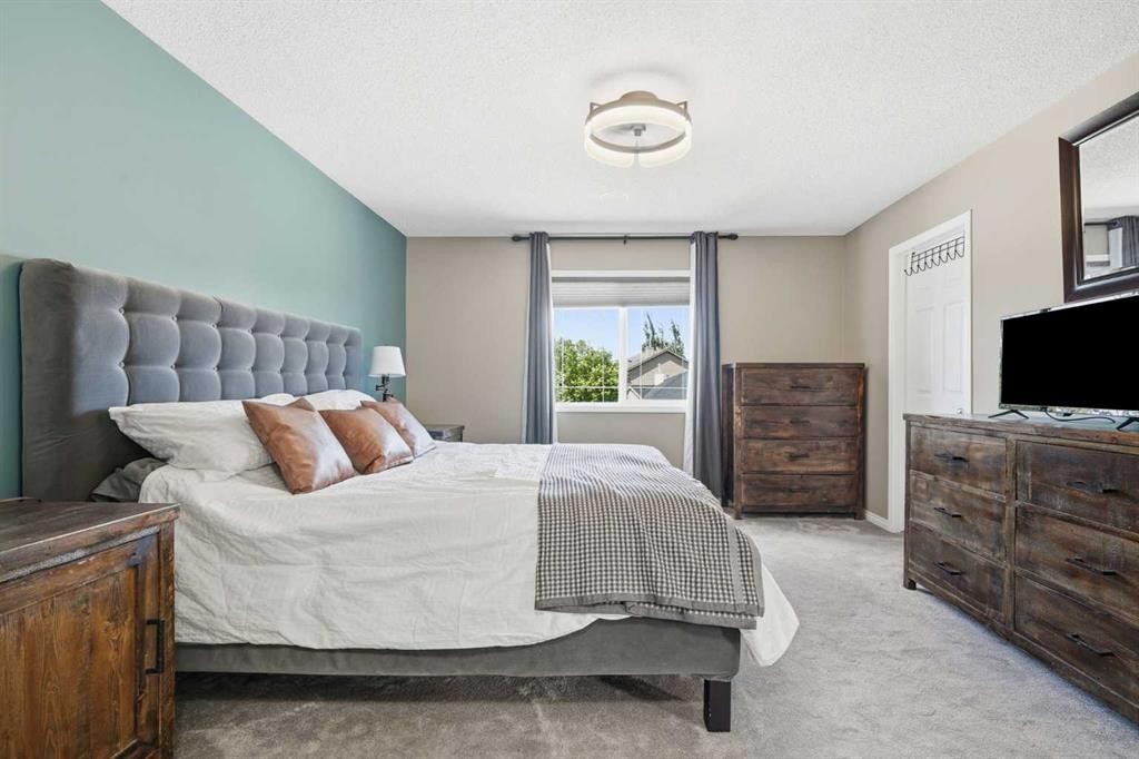 379 Cimarron Boulevard, Okotoks, AB