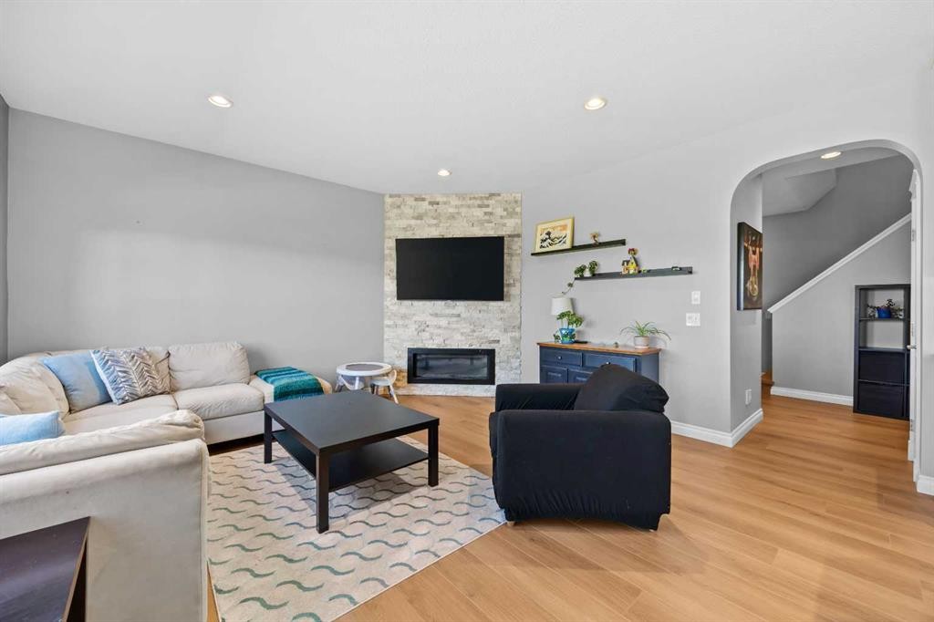 18 Hidden Creek Manor Nw, Calgary, AB - Indoor Photo Showing Living Room With Fireplace