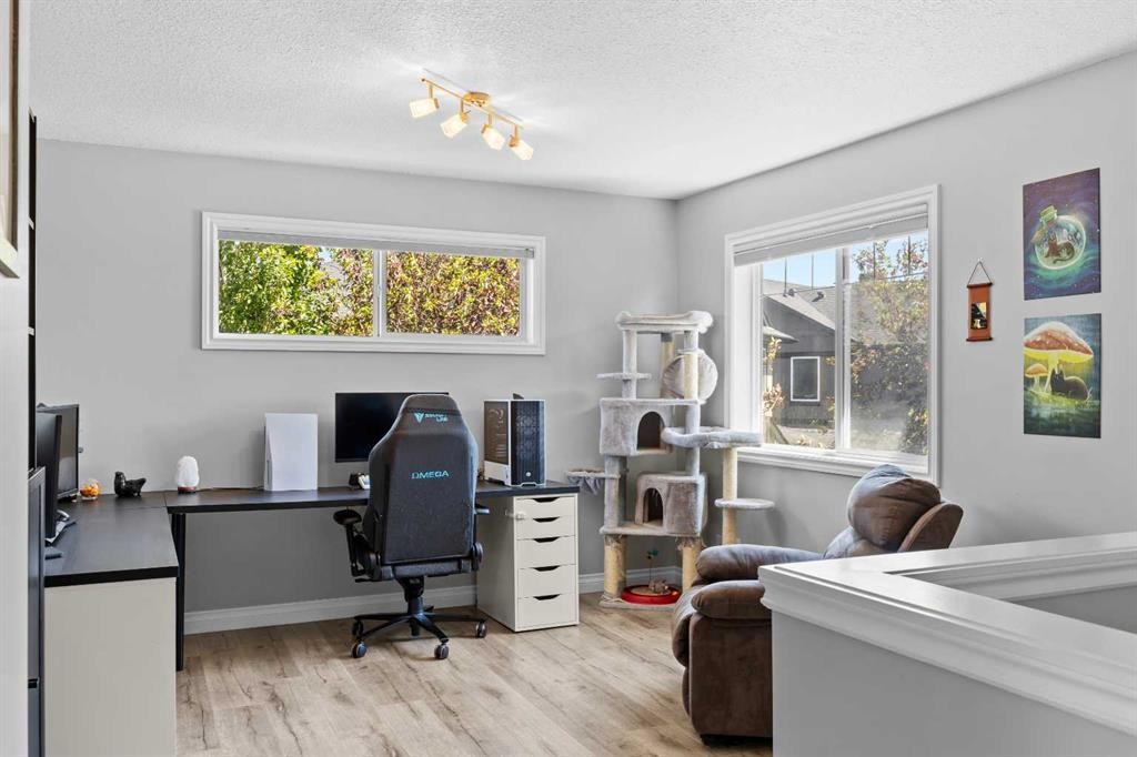 18 Hidden Creek Manor Nw, Calgary, AB - Indoor Photo Showing Other Room