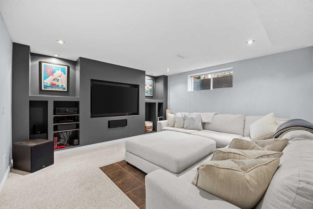 18 Hidden Creek Manor Nw, Calgary, AB - Indoor