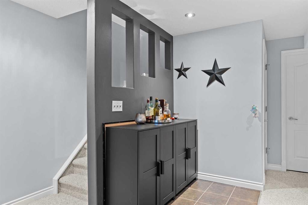 18 Hidden Creek Manor Nw, Calgary, AB - Indoor Photo Showing Other Room