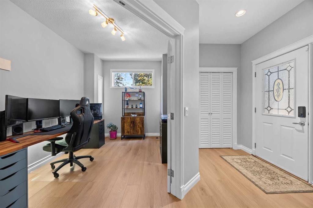 18 Hidden Creek Manor Nw, Calgary, AB - Indoor