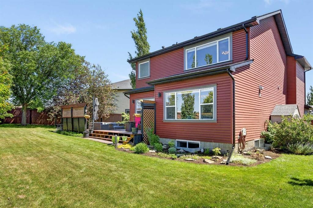 18 Hidden Creek Manor Nw, Calgary, AB - Outdoor