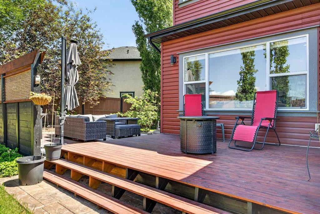18 Hidden Creek Manor Nw, Calgary, AB - Outdoor With Deck Patio Veranda With Exterior