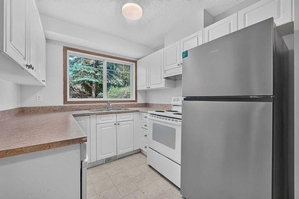 106-11 Somervale View Sw, Calgary, AB