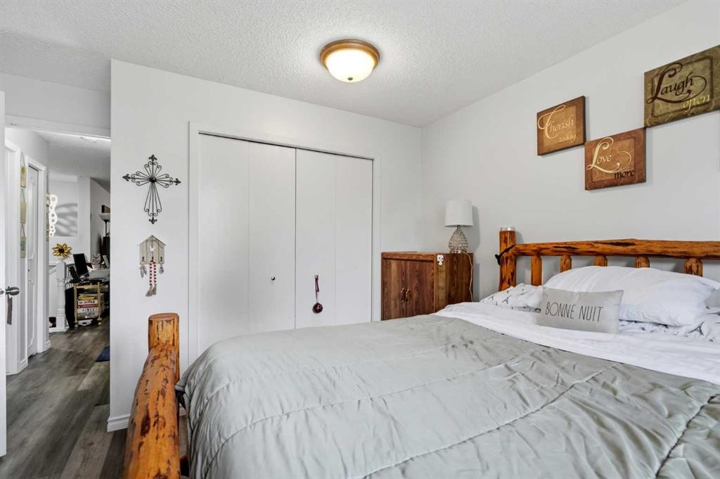40 Mckerrell Close Se, Calgary, AB - Indoor Photo Showing Bedroom