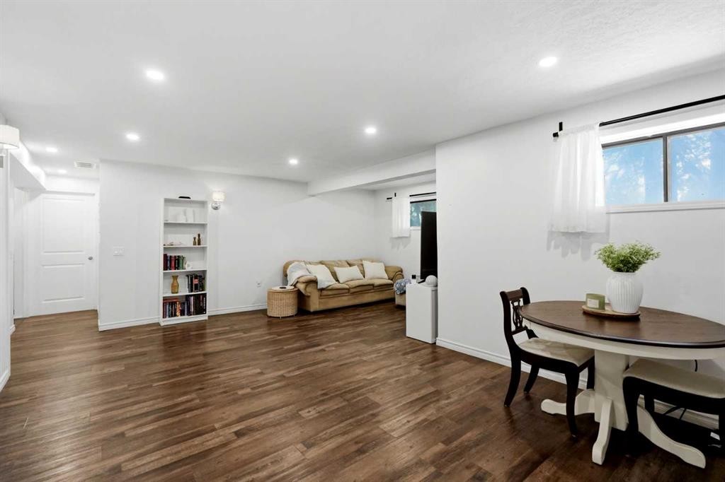 40 Mckerrell Close Se, Calgary, AB - Indoor Photo Showing Dining Room