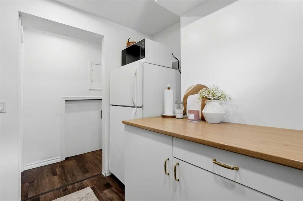 40 Mckerrell Close Se, Calgary, AB - Indoor
