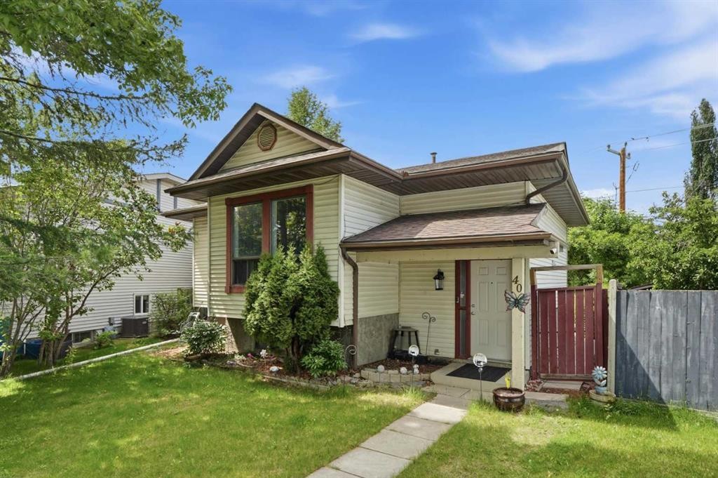 40 Mckerrell Close Se, Calgary, AB - Outdoor