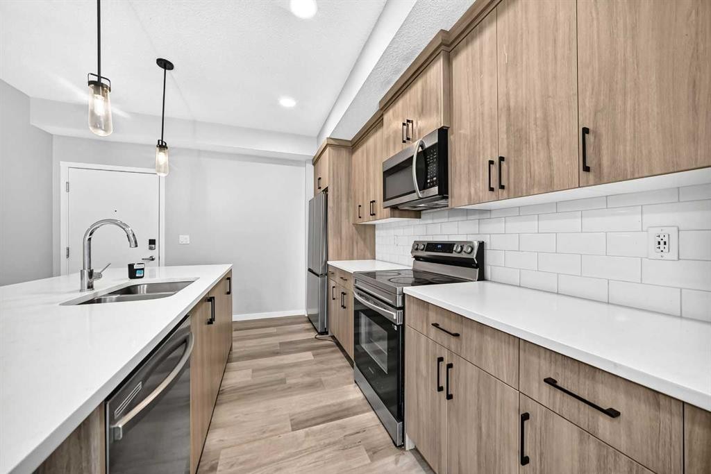 2105-33 Carringham Gate Nw, Calgary, AB