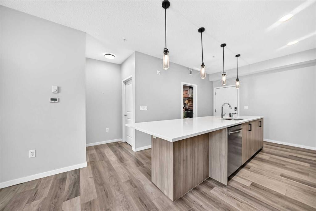 2105-33 Carringham Gate Nw, Calgary, AB