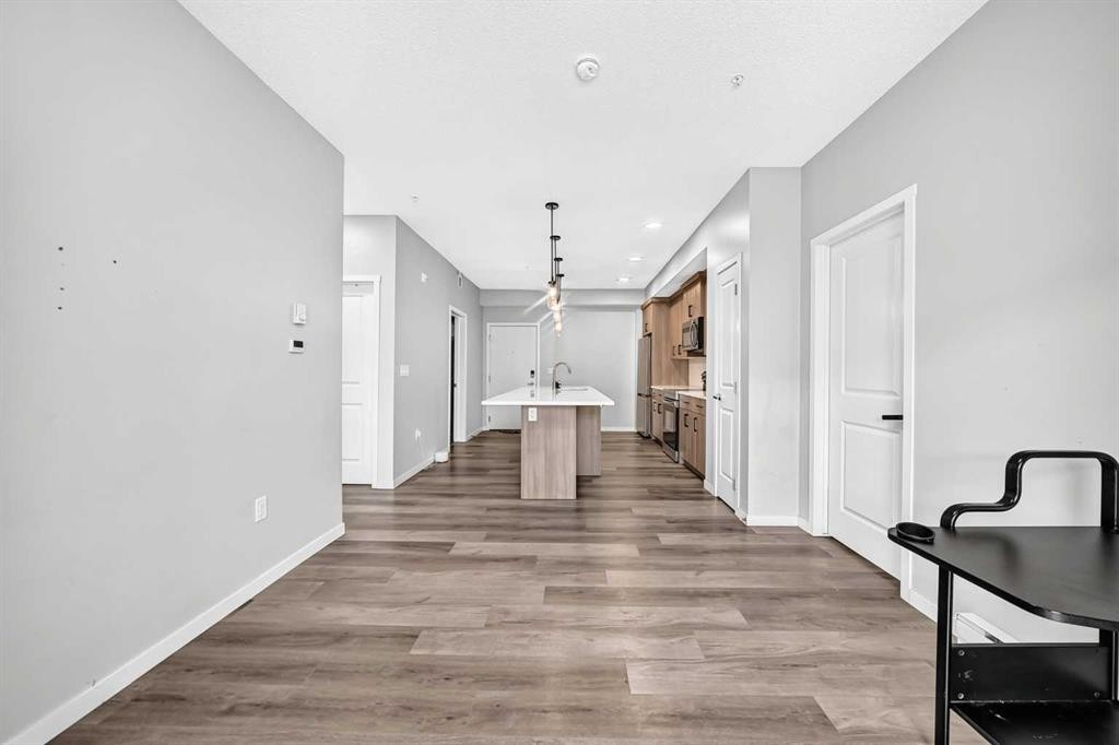 2105-33 Carringham Gate Nw, Calgary, AB