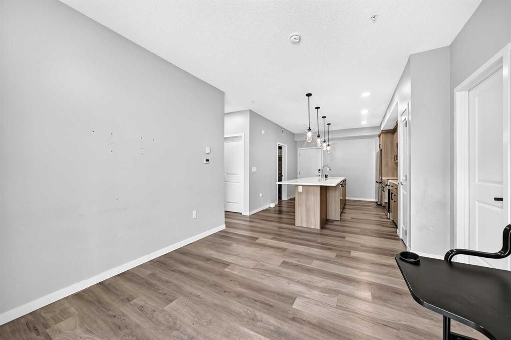 2105-33 Carringham Gate Nw, Calgary, AB