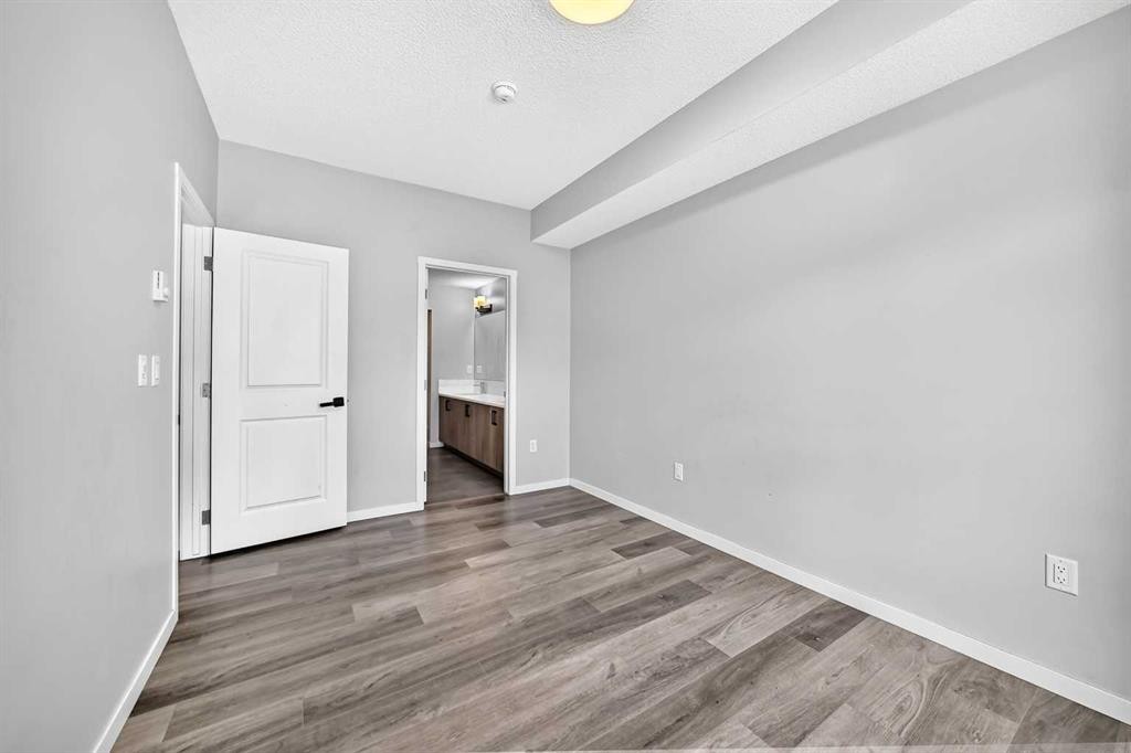 2105-33 Carringham Gate Nw, Calgary, AB
