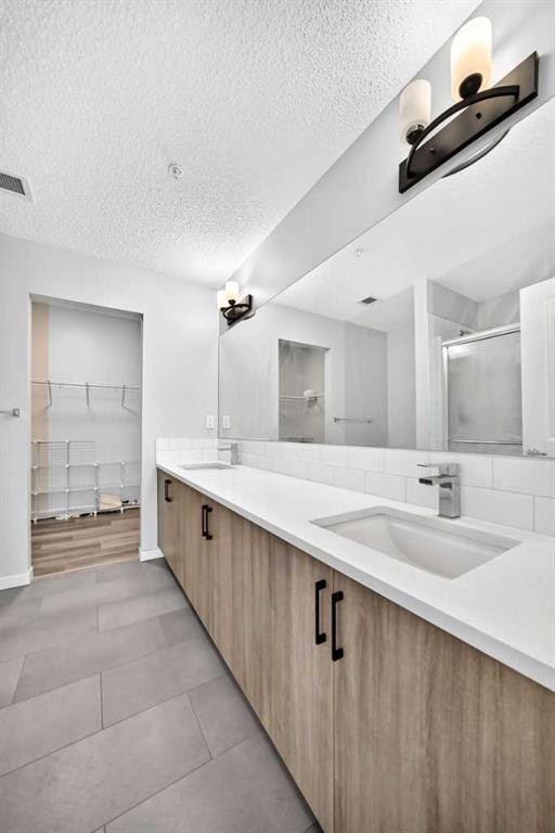 2105-33 Carringham Gate Nw, Calgary, AB