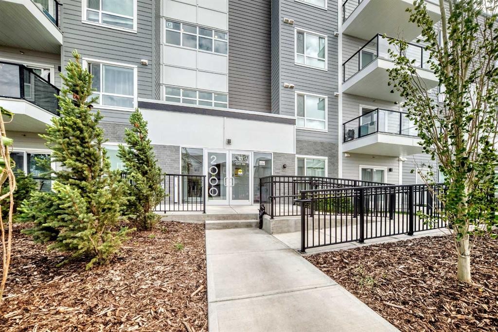 2105-33 Carringham Gate Nw, Calgary, AB