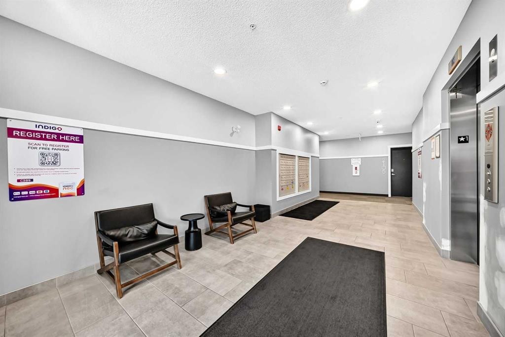 2105-33 Carringham Gate Nw, Calgary, AB