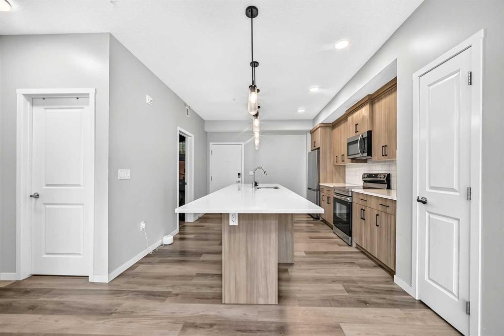 2105-33 Carringham Gate Nw, Calgary, AB